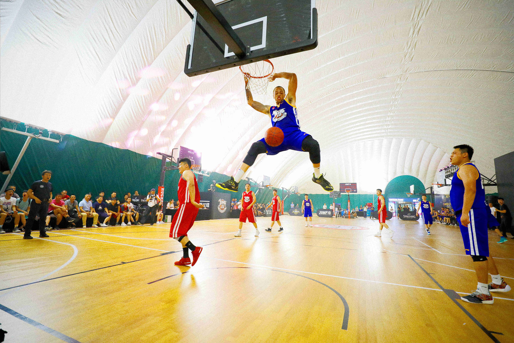 气膜式运动场馆的缺点 气膜建筑的优缺点 气膜馆的优缺点 气膜场馆的利弊 气膜大棚优缺点